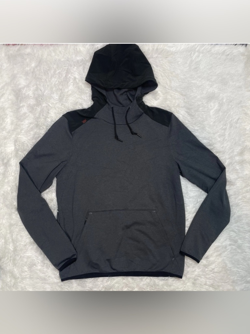 Rhone Performance Hoodie Men’s Size M Medium Lightweight Hoodie Gray Zip Pocket